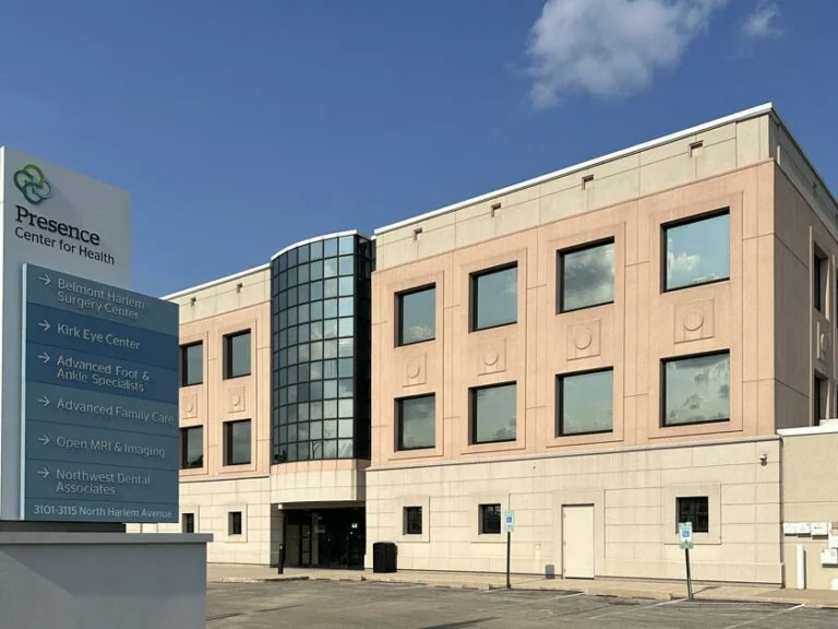 Building housing Kirk Eye Center Chicago on North Harlem Avenue