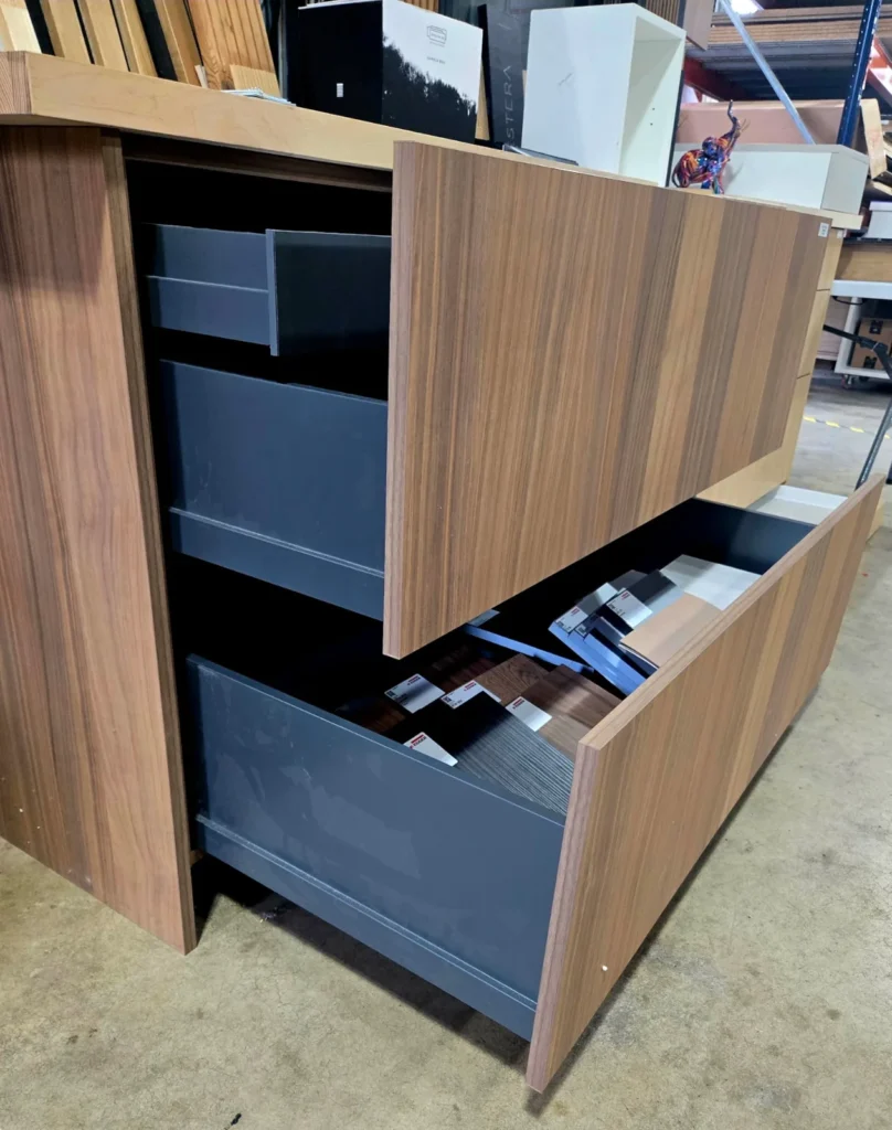 Dark pullout drawers in the Sebior gallery