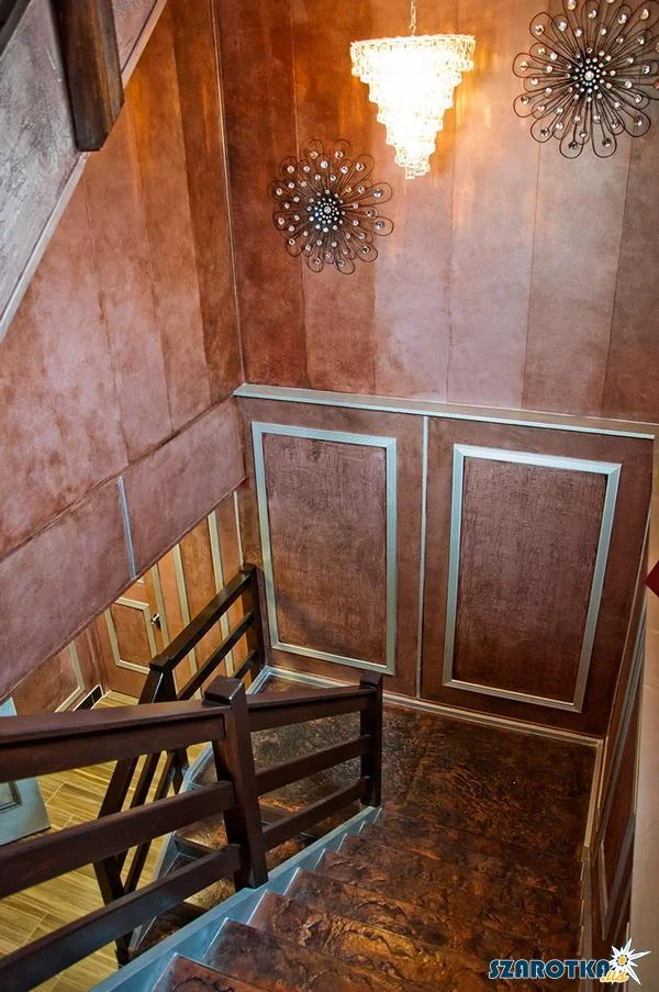 Entrance staircase at Szarotka in Justice