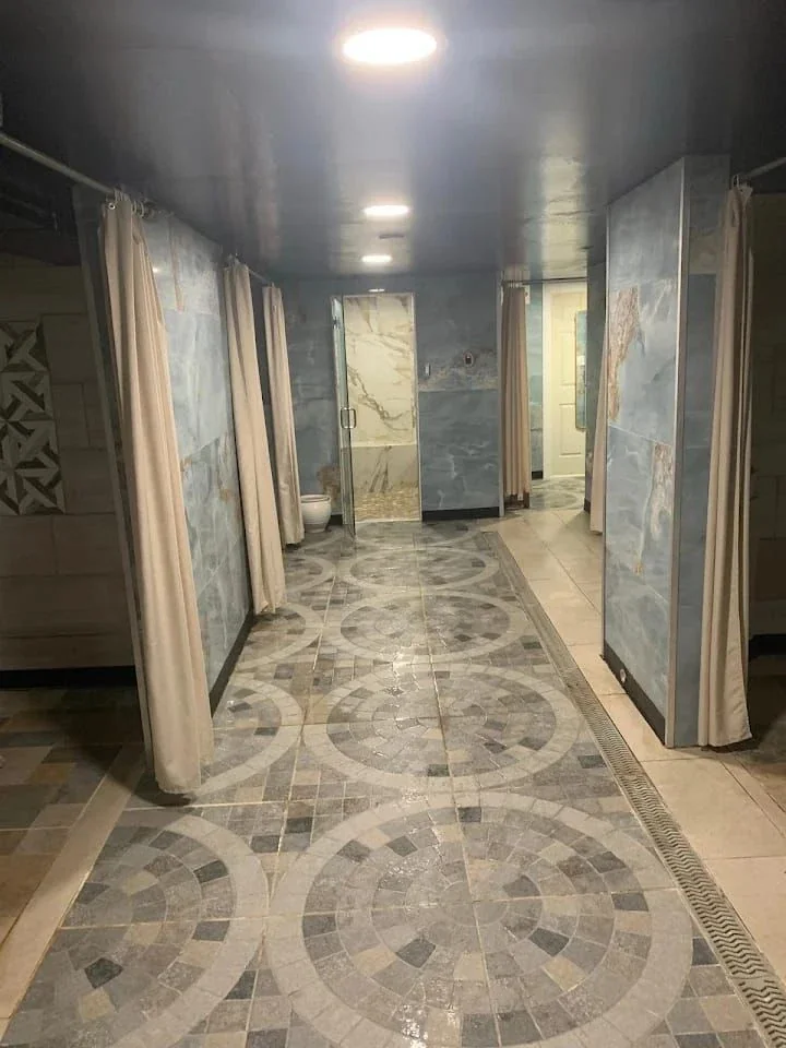 Patterned floor and curtained treatment spaces
